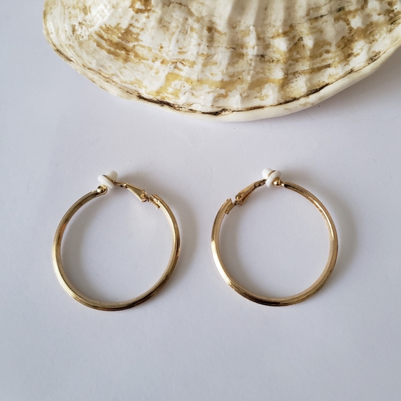 Lightweight Clip-on earrings, NWT - Picture 2 of 2